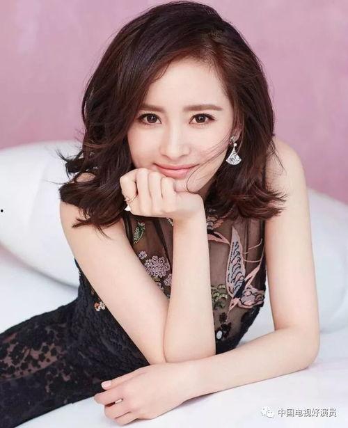 娱乐吃瓜女配变成女生,她如何华丽转身？